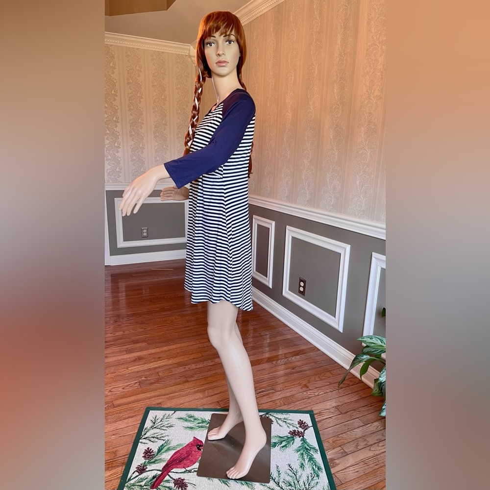 Ekouaer midi dress!😎navy/white stripes! Size-S